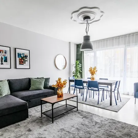 Chic Central Flat W Balcony Near Metro In Sisli