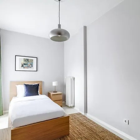 Chic Central Flat W Balcony Near Metro In Sisli