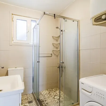 Chic Central Flat W Balcony Near Metro In Sisli 公寓