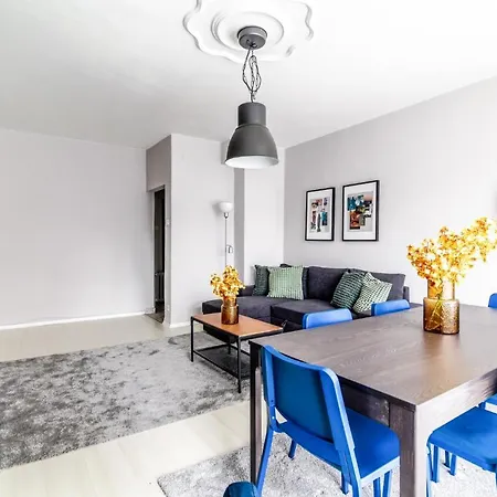 Chic Central Flat W Balcony Near Metro In Sisli